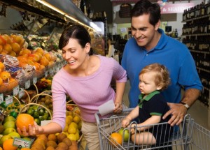 FEATURED-Family grocery shopping.
